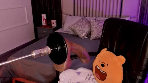 Lilly Ortiz online show from December 22, 7:50 pm