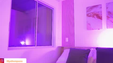 Lilly Thompson  online show from November 6, 11:21 pm