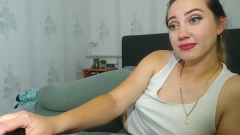lilu_cute25 online show from October 6, 9:19 pm
