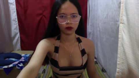 lily_2003 online show from October 23, 3:23 am