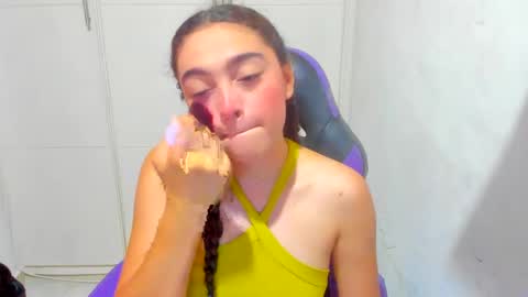 lily_anal_squirt online show from December 22, 7:10 pm