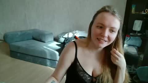 Lily dollyx online show from April 17, 7:21 am