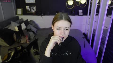 Lily online show from March 6, 7:47 am