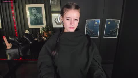 Lily online show from December 7, 6:21 am