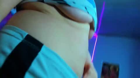 lily_stone04 online show from November 9, 7:15 am