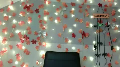 small lily online show from October 28, 6:24 pm