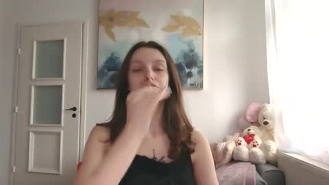 lilycandy_ online show from March 17, 12:42 pm