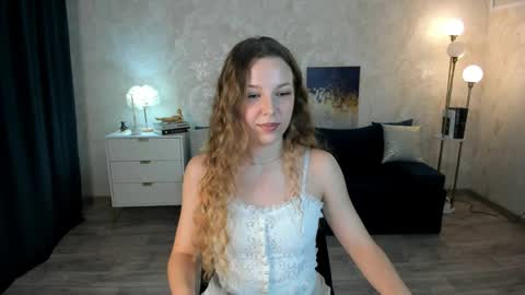 lilyeblake online show from March 29, 8:19 pm