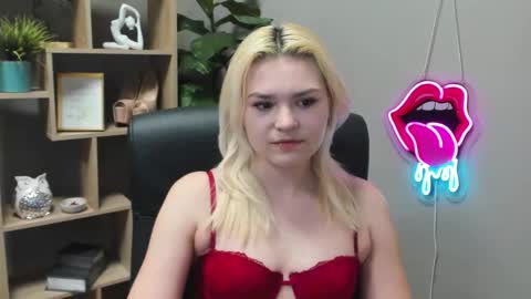 Lily online show from March 4, 7:37 am