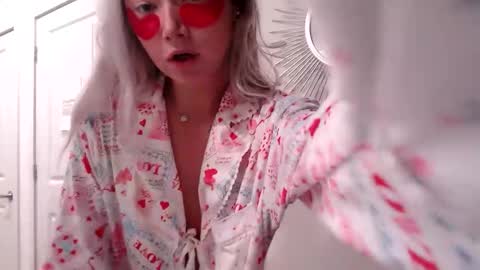 Lily Monroe online show from January 8, 11:58 am