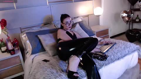 Lina online show from September 19, 8:30 pm