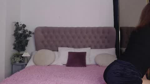 lina_muse_ online show from November 22, 9:17 pm