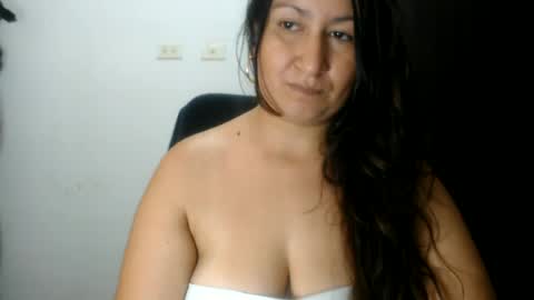 iiisabella online show from June 17, 2:07 pm