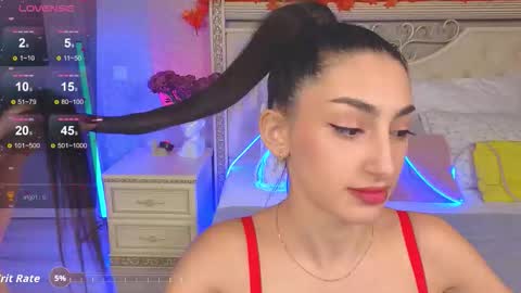 Lina Robbins  online show from November 13, 4:00 am