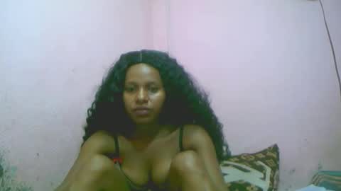 linah1123 online show from December 4, 9:15 pm