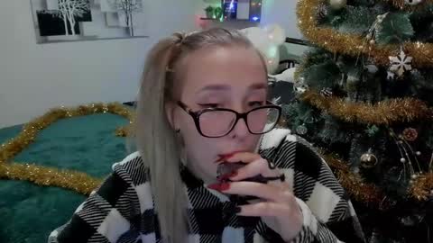 Lina online show from December 23, 8:14 pm