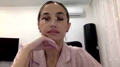 linavora online show from December 4, 1:46 pm