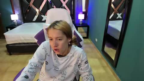  Linda  online show from February 23, 1:13 pm