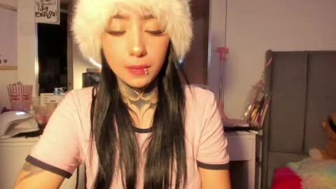 Lindaa maria  online show from April 15, 9:10 am