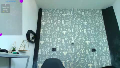  Lindsey  online show from November 13, 12:59 pm