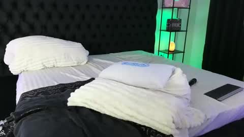 Lindzay online show from February 19, 2:12 pm