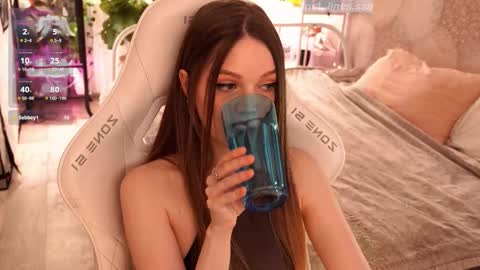 linesssssa online show from March 7, 6:26 pm