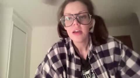 linusloves online show from April 1, 7:44 pm