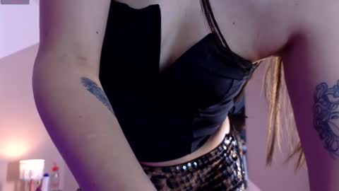 liorasterling online show from March 21, 7:41 pm