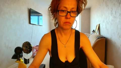 Liora Weiss online show from May 20, 7:27 am