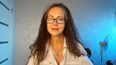 Liora Weiss online show from June 3, 2:33 pm