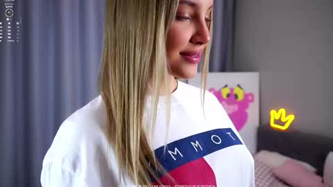 Amelia online show from October 28, 1:11 am