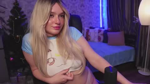 lisa_elfy online show from December 15, 9:53 pm