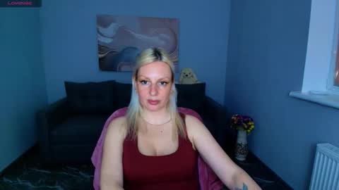 lisa_merritt online show from June 4, 12:53 pm