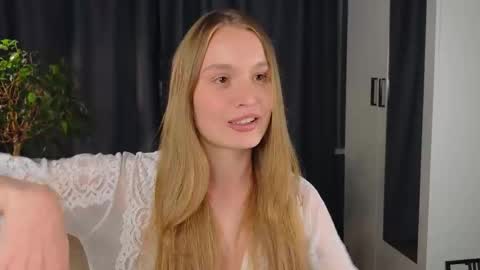 Elisabeth or Lisa online show from September 16, 8:17 pm