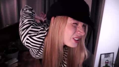 Elisabeth or Lisa online show from November 5, 8:25 pm