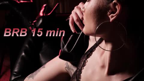 Lisa Moore online show from November 8, 6:24 pm