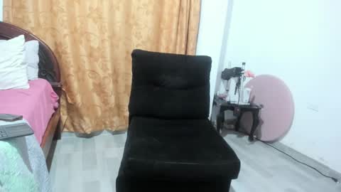 lissa_petitee online show from February 25, 1:09 am