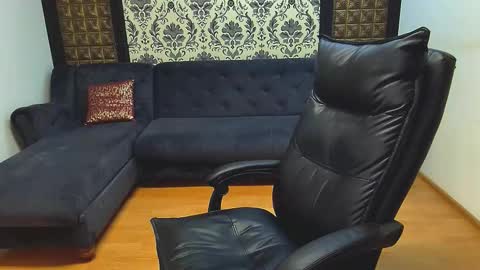 Lisa online show from November 7, 8:03 pm