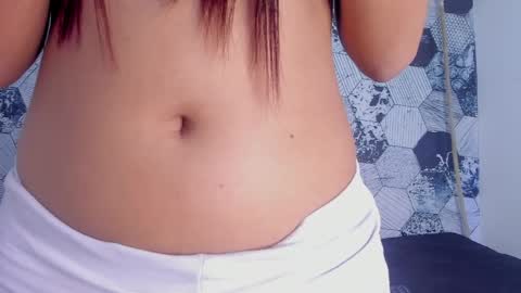 Mia online show from April 1, 1:41 pm