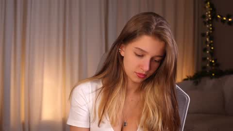 Kiki online show from October 18, 3:48 pm