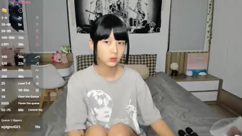 Yena and Gabby online show from February 28, 5:56 pm