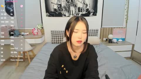 Yena and Gabby online show from March 12, 8:33 pm