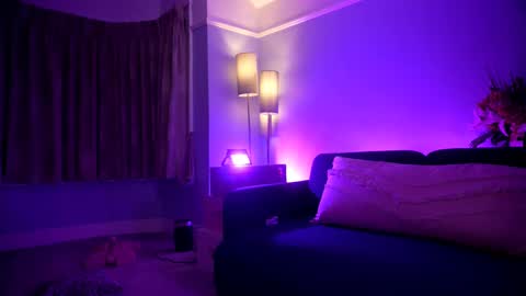 Emily Hill online show from February 21, 9:11 pm