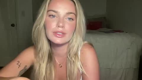 Marciabrady online show from September 8, 4:06 pm