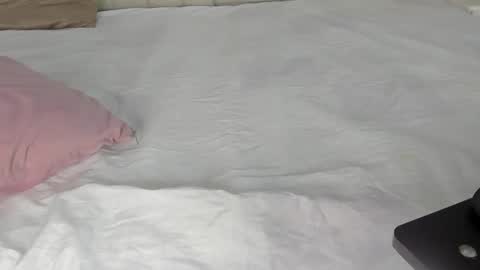 im olivia IG littleolivia01 online show from February 16, 1:05 pm