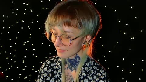 Niki  free tg channel with some photos gifs and info about streams  online show from December 21, 2:15 pm