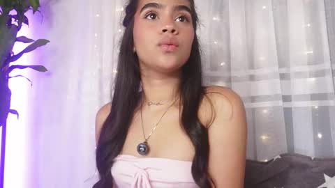 littletammy_ online show from October 15, 2:19 pm