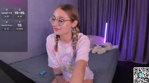 My name is Livy Nice to meet you  Thumbs up please its important online show from September 8, 5:12 pm