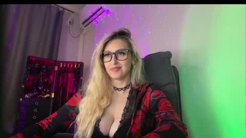 Liya Ray online show from May 2, 1:25 pm