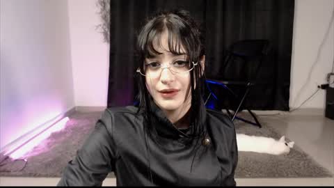 Elizabeth online show from March 30, 6:07 pm